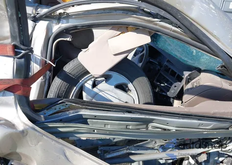 2000 Toyota Sienna Xle from USA, damaged, VIN 4T3ZF13CXYU318510